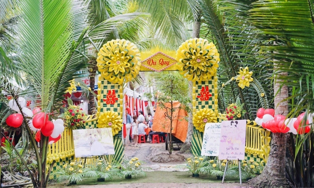 15+ Cổng cưới lá dừa đẹp, đơn giản, chuẩn miền Tây ngày xưa 17 Cổng cưới lá dừa kết hợp tre truyền thống