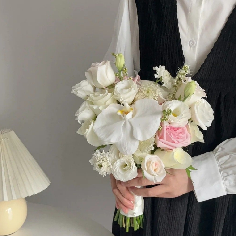 30+ Mẫu hoa cưới Lan Hồ Điệp cầm tay trắng, hồng ý nghĩa, sang trọng 32 Hoa cưới lan Hồ Điệp mix hoa hồng 2