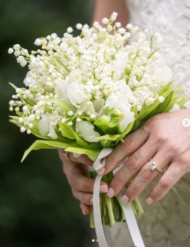 30+ Mẫu hoa cưới Lan Hồ Điệp cầm tay trắng, hồng ý nghĩa, sang trọng 18 Hoa cưới lan hồ điệp mix hoa Linh Lan