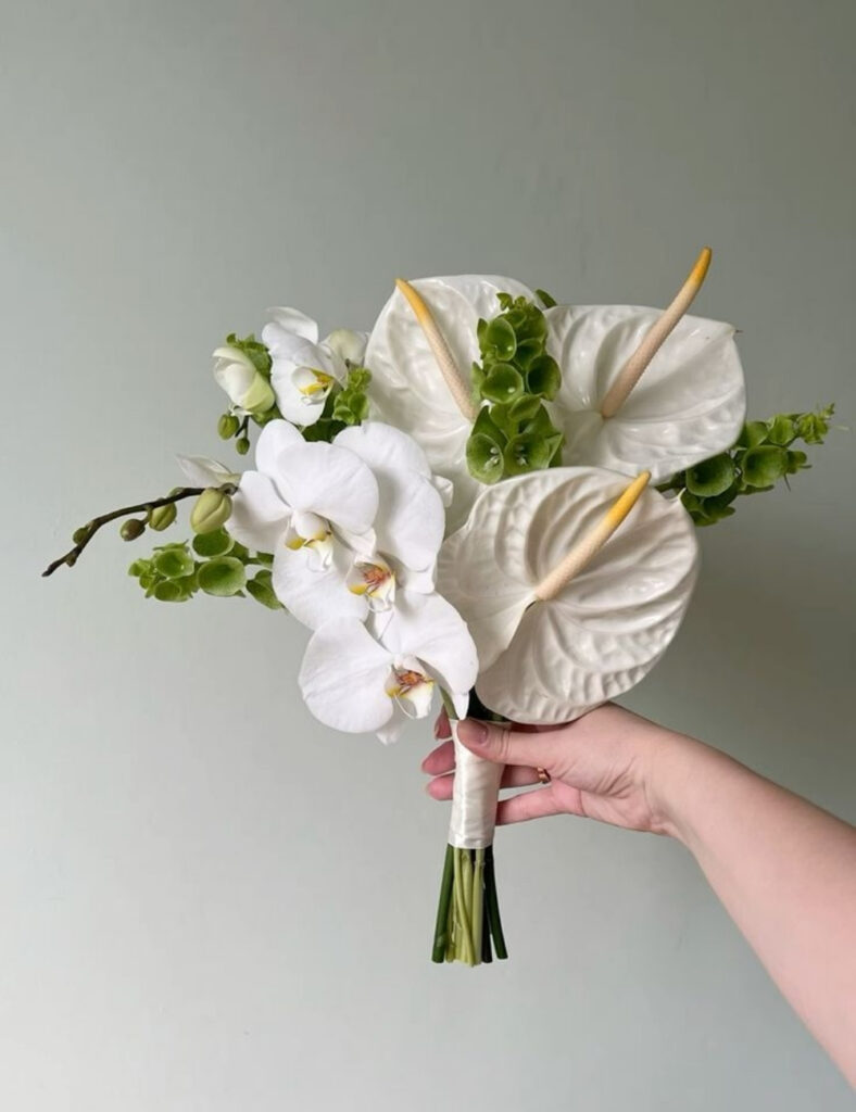 30+ Mẫu hoa cưới Lan Hồ Điệp cầm tay trắng, hồng ý nghĩa, sang trọng 23 Hoa cưới Lan Hồ Điệp mix Hồng Môn 2