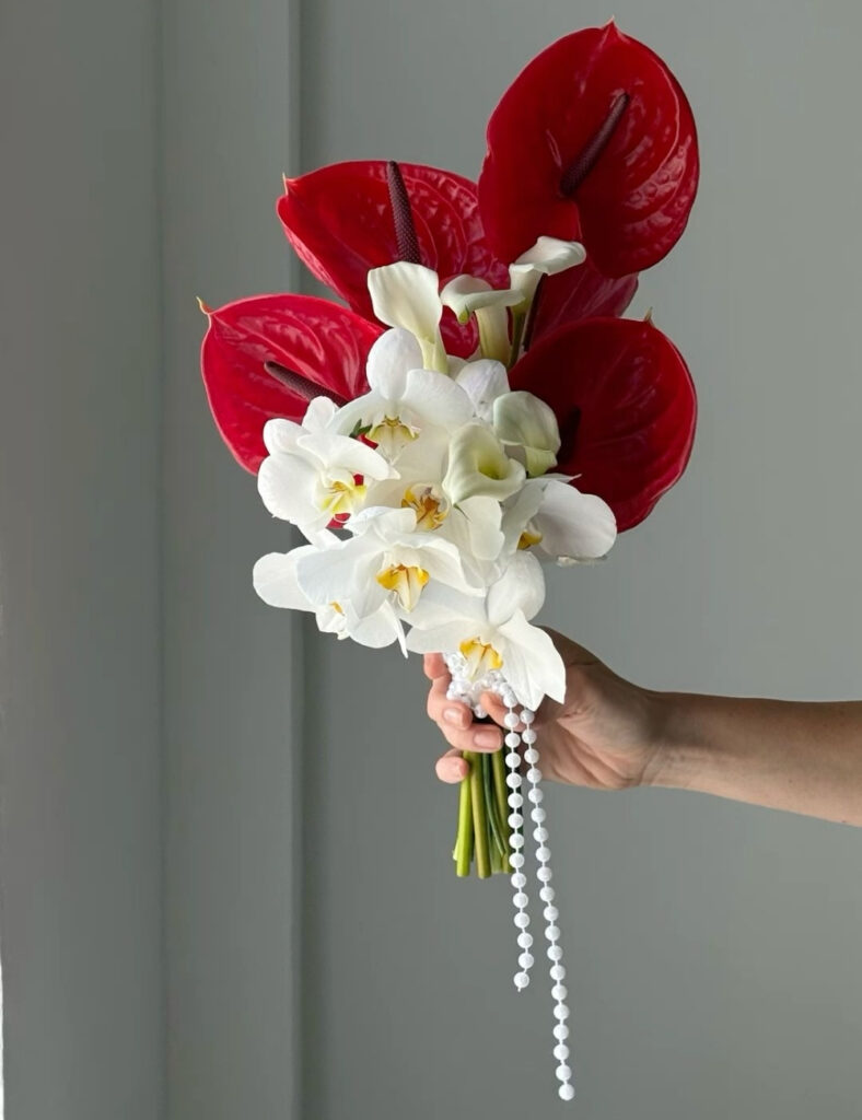 30+ Mẫu hoa cưới Lan Hồ Điệp cầm tay trắng, hồng ý nghĩa, sang trọng 24 Hoa cưới Lan Hồ Điệp mix Hồng Môn 3
