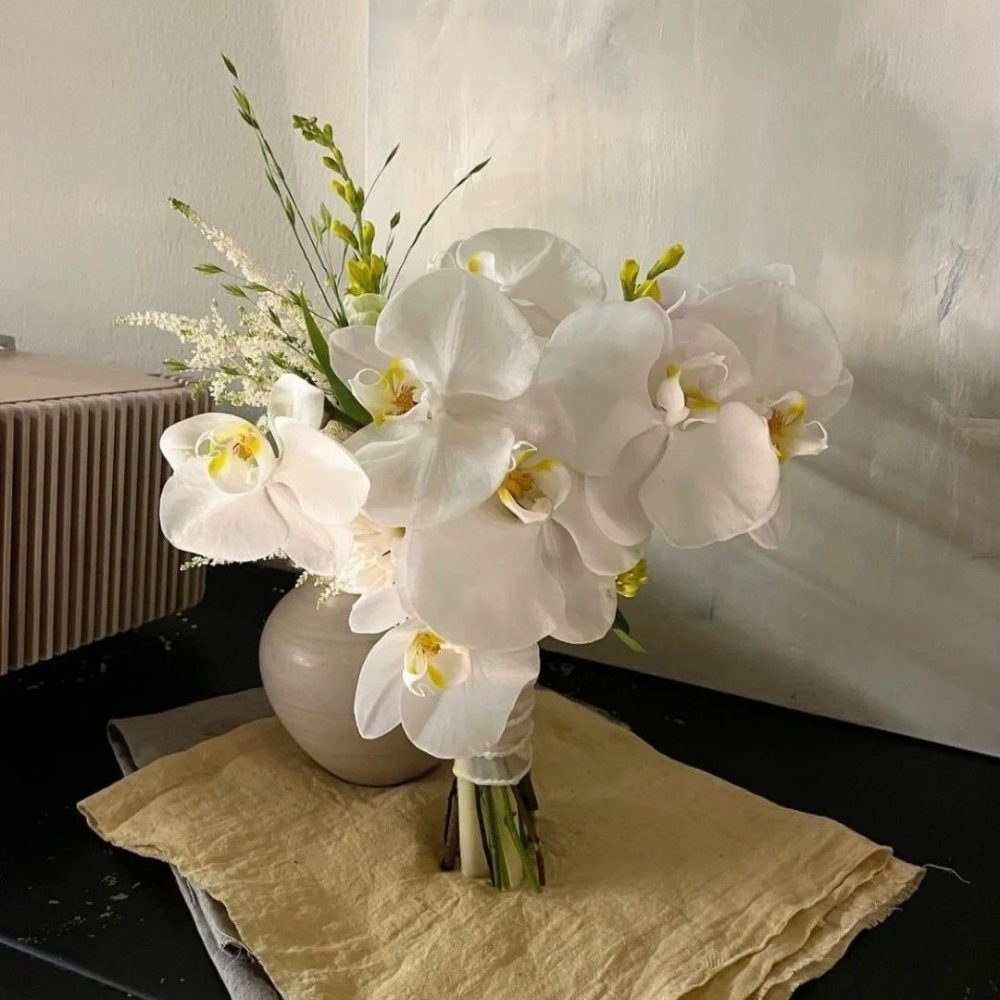 30+ Mẫu hoa cưới Lan Hồ Điệp cầm tay trắng, hồng ý nghĩa, sang trọng 9 Hoa cưới Lan Hồ Điệp trắng đơn giản 3