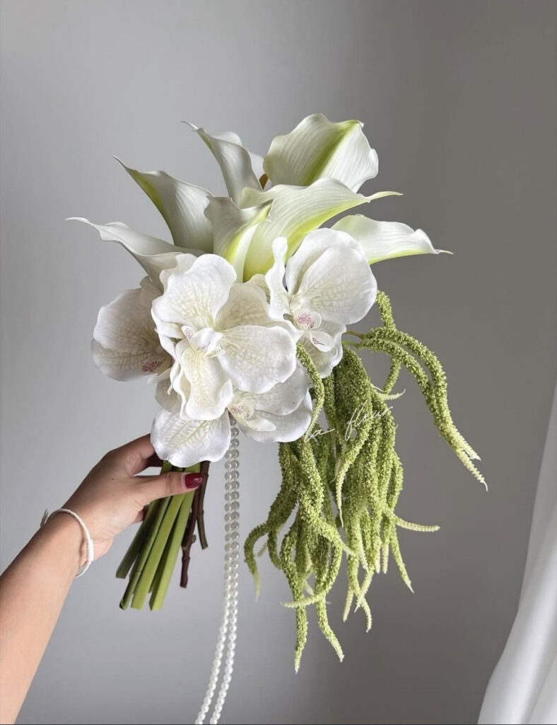 30+ Mẫu hoa cưới Lan Hồ Điệp cầm tay trắng, hồng ý nghĩa, sang trọng 5 Hoa cưới Lan Hồ Điệp trắng sang trọng