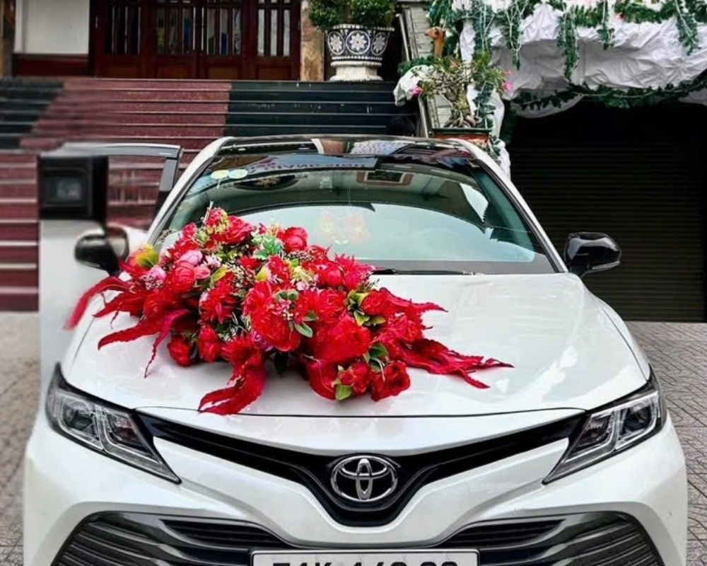 30+ Mẫu hoa xe cưới đẹp, đơn giản, sang trọng cho ngày cưới 22 hoa xe cưới