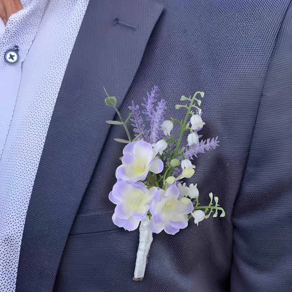 25+ Mẫu hoa cài áo chú rể đẹp, hoa cài áo đám cưới hai họ 13 Hoa cài áo lavender