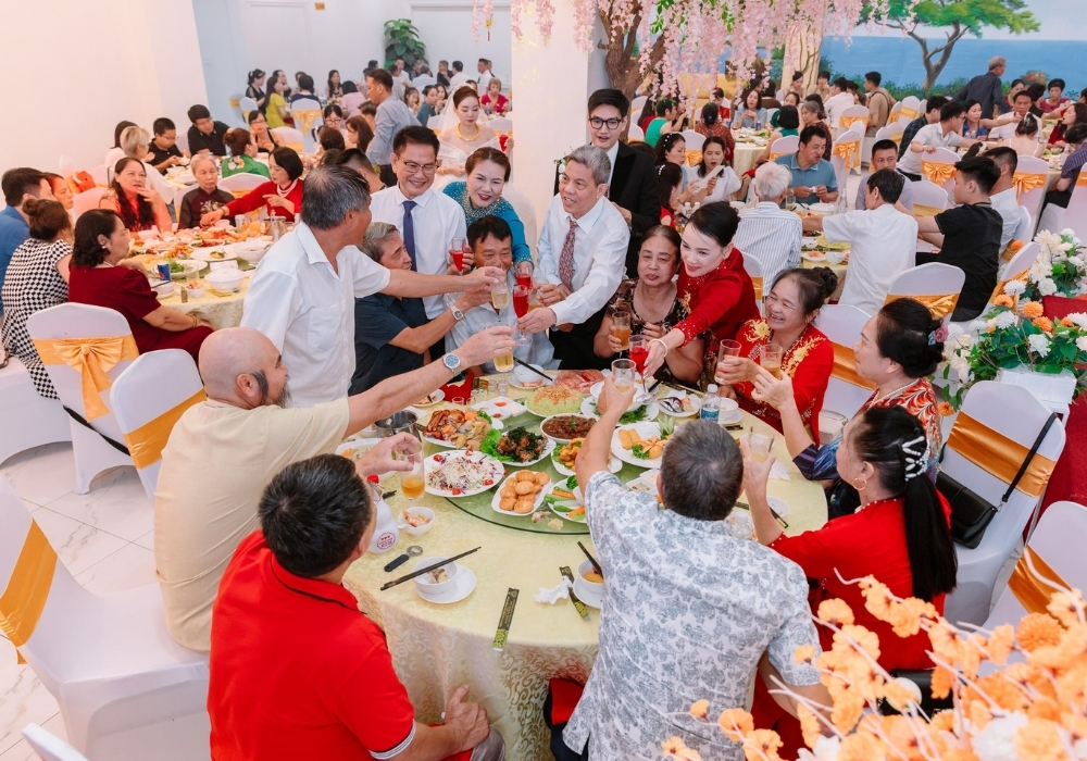 Hướng dẫn cách mời rượu đám cưới khéo, lịch sự và tinh tế 4 Nguyên tắc trong cách mời rượu đám cưới