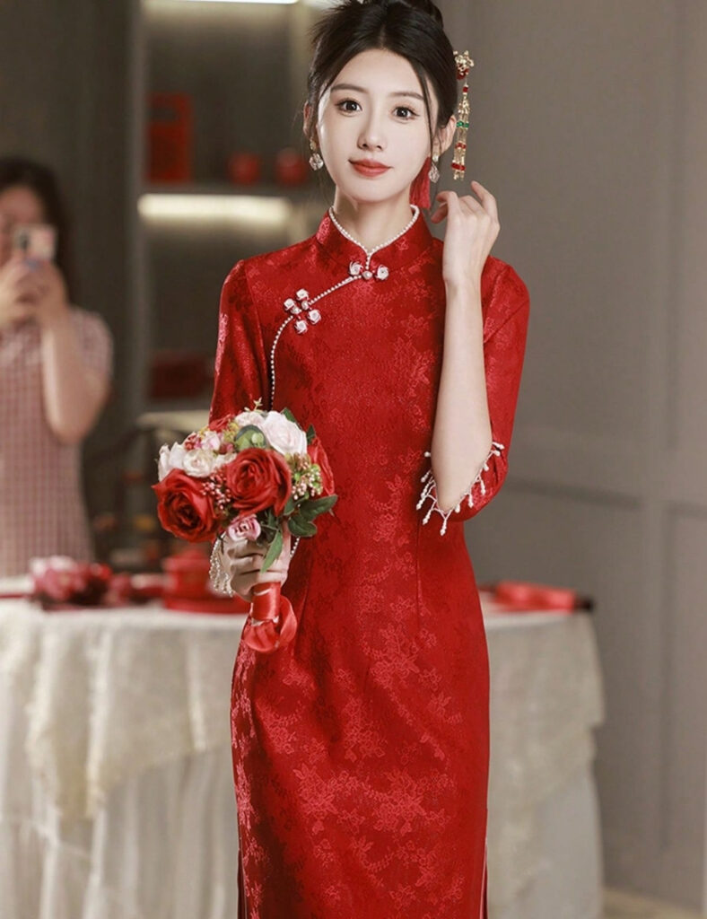 10+ Kiểu sườn xám cô dâu đẹp, sang trọng, xu hướng mới nhất 7 Kiểu sườn xám cô dâu cổ tròn