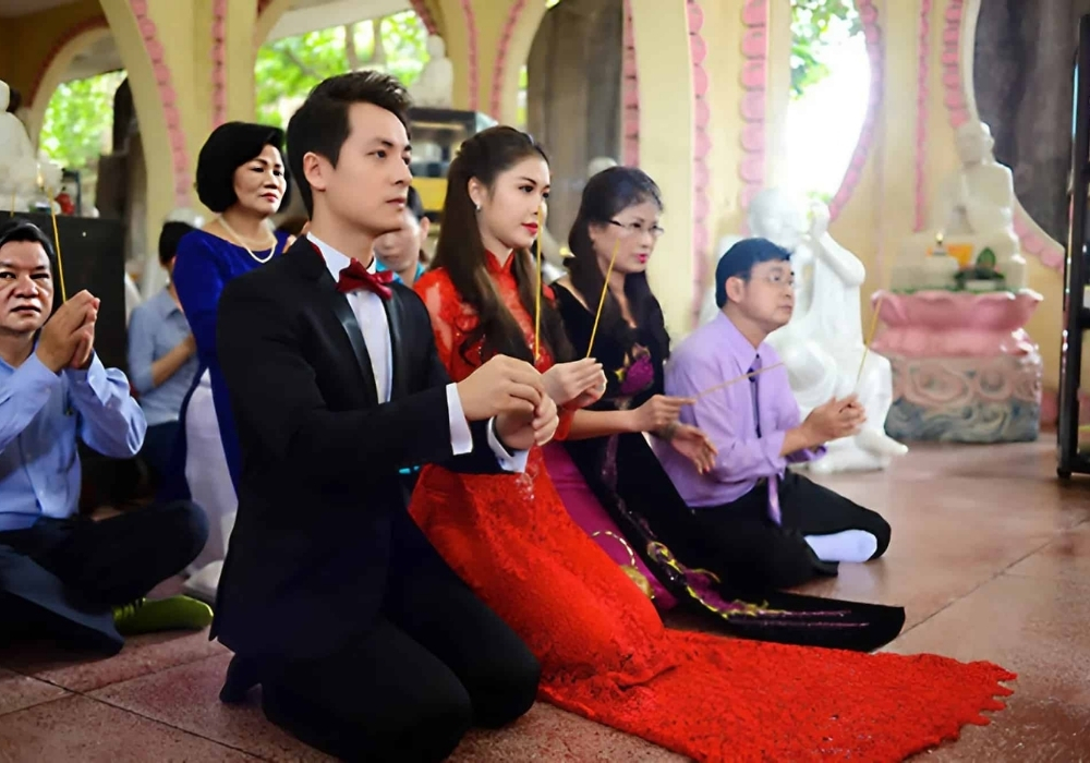 Ông Tơ bà Nguyệt là ai? Nguồn gốc, sự tích tơ hồng se duyên 5 Thực hiện lễ tơ hồng cầu ông Tơ bà Nguyệt phù hộ cho hôn nhân
