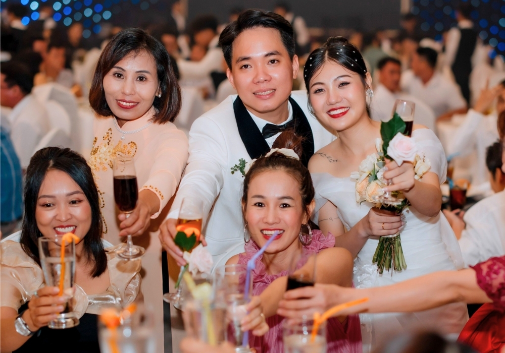 Hướng dẫn cách mời rượu đám cưới khéo, lịch sự và tinh tế 11 Lời mời rượu khéo trong đám cưới
