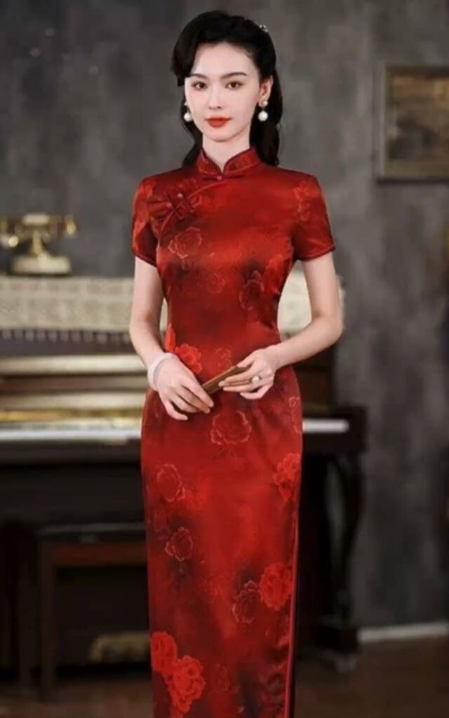10+ Kiểu sườn xám cô dâu đẹp, sang trọng, xu hướng mới nhất 2 Sườn xám cô dâu truyền thống