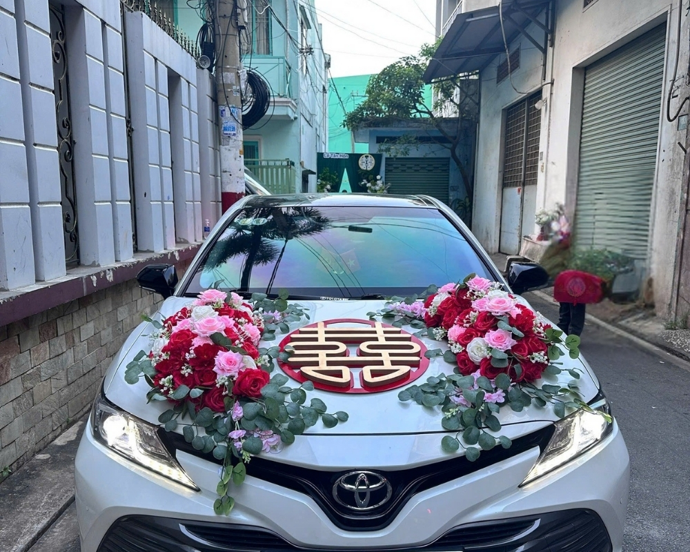 30+ Mẫu hoa xe cưới đẹp, đơn giản, sang trọng cho ngày cưới 32 hoa xe cưới