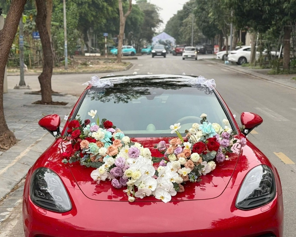 30+ Mẫu hoa xe cưới đẹp, đơn giản, sang trọng cho ngày cưới 31 hoa xe cưới