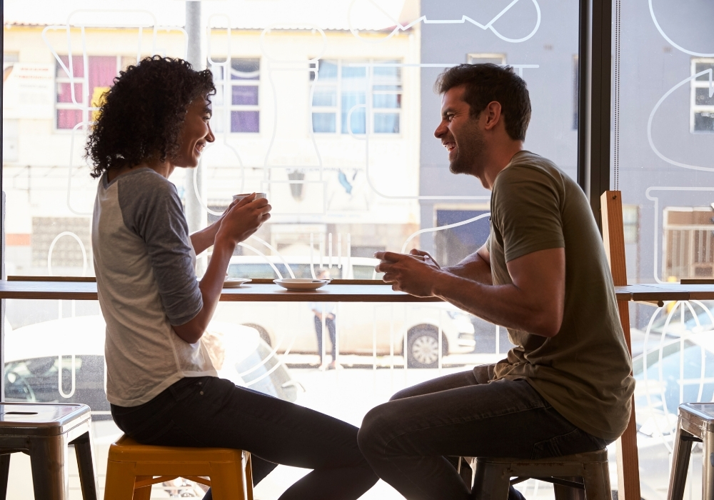 Đi date là gì? Gợi ý A-Z cho buổi date ấn tượng & thành công 7 Những chủ đề nên nói khi đi date