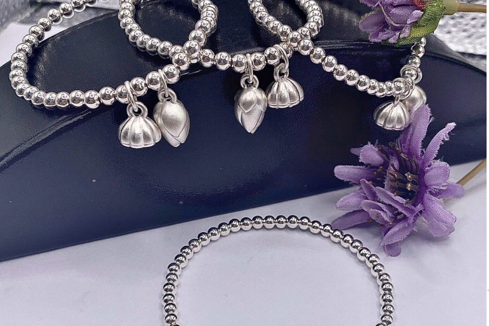 Mệnh Thủy nên đeo vàng hay bạc để hút tài lộc và may mắn? 4 Vòng tay bạc thanh lịch giúp cân bằng cảm xúc Mệnh Thủy