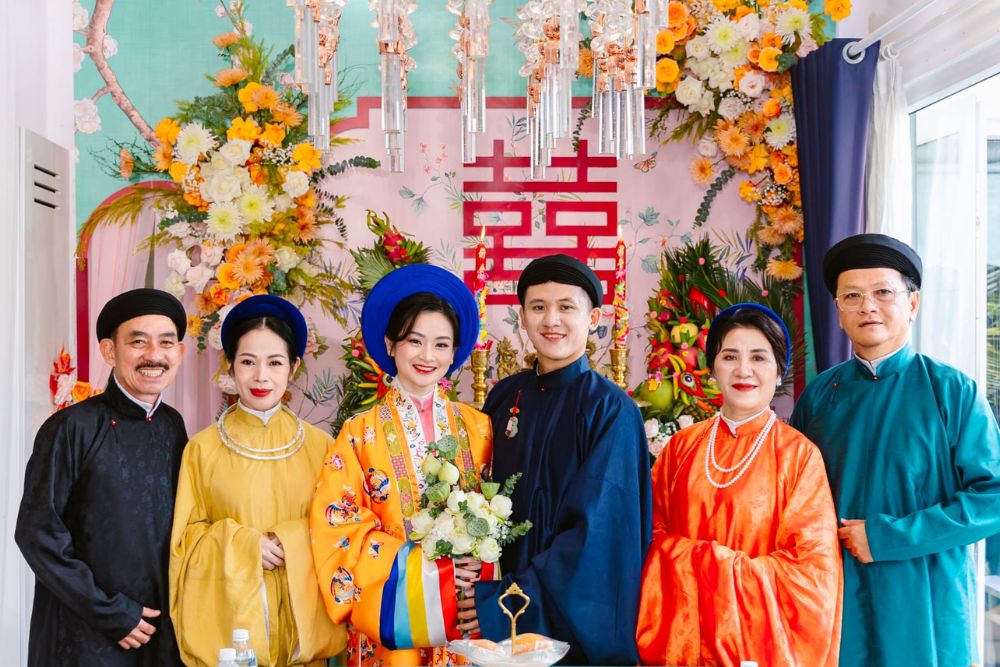 Tân lang là gì? Ý nghĩa, vai trò và những chuẩn bị cần thiết 4 Tân lang giữ vai trò trung tâm, đồng hành cùng cô dâu trong mọi nghi thức quan trọng của lễ cưới.