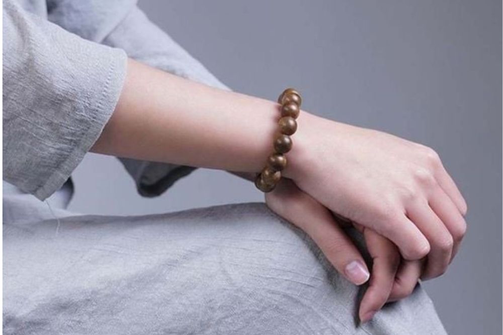 Vòng đeo tay 17 hạt có ý nghĩa gì? Giải mã phong thủy 4 Vòng 17 hạt được lý giải theo quy luật sinh – lão – bệnh – tử trong phong thủy vòng hạt.