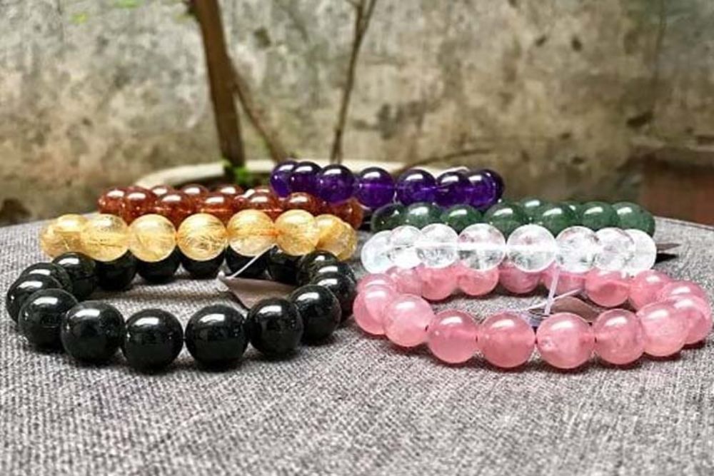 Vòng đeo tay 17 hạt có ý nghĩa gì? Giải mã phong thủy 7 Màu sắc hợp mệnh giúp tăng năng lượng tích cực cho người đeo.