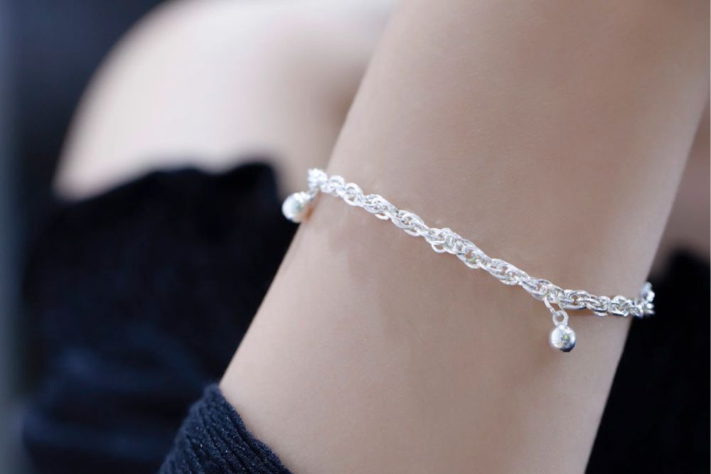 Bạc 925 có bán lại được không? Bán được bao nhiêu? 2 Bạc 925 là loại bạc chứa 92,5% bạc nguyên chất