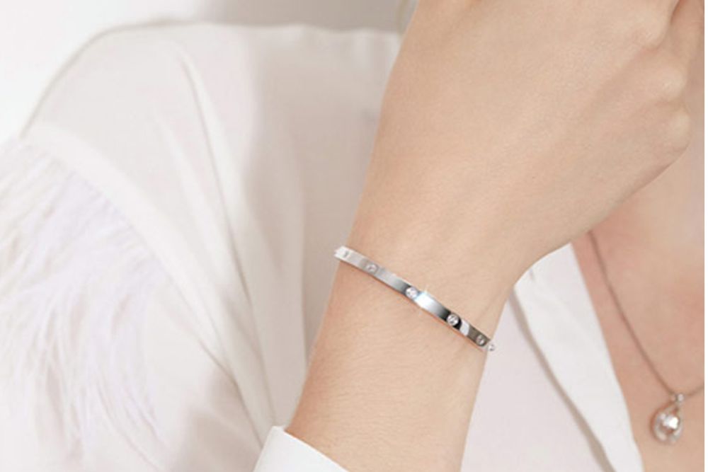 Bạc 925 có bán lại được không? Bán được bao nhiêu? 3 Bạc 925 có thể bán lại nhưng mức giá thường thấp hơn giá mua ban đầu.