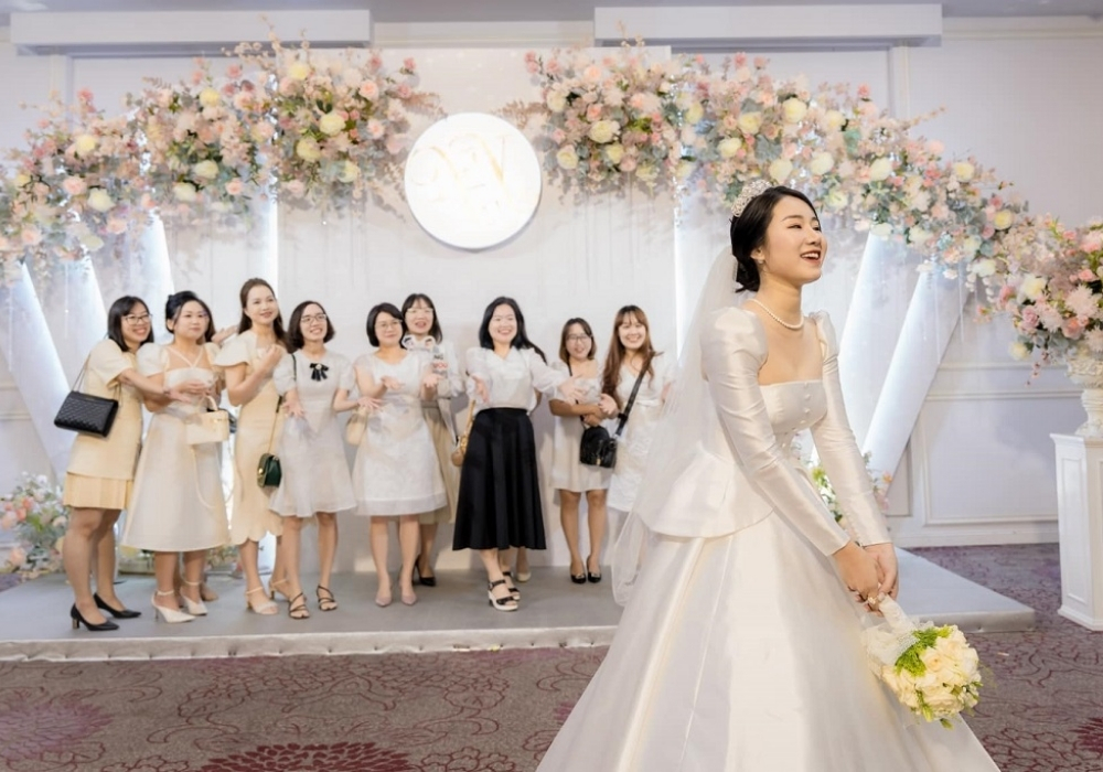 Nguồn gốc và ý nghĩa bắt hoa cưới là gì? 2 Bắt được hoa cưới có ý nghĩa gì?
