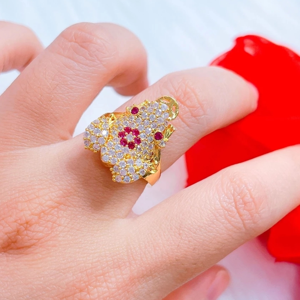 Ý nghĩa, cách đeo nhẫn con cóc | Top 9 mẫu nhẫn con cóc đẹp 2 Nhẫn con cóc ngậm tiền là gì?