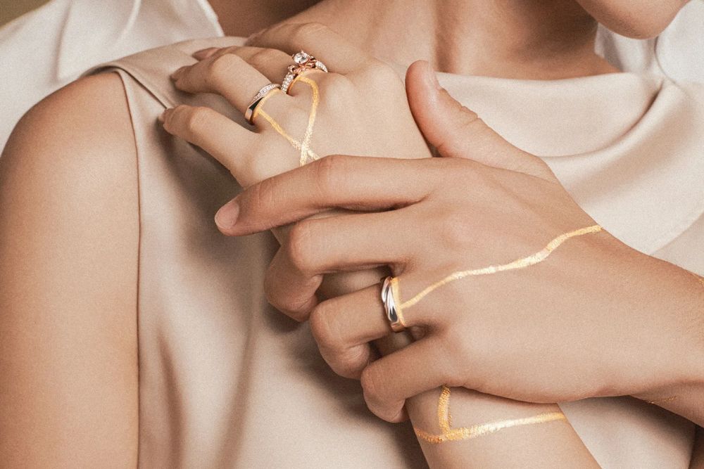 Cho người khác đeo thử nhẫn cưới: Nên hay không nên? 3 Phong tục đeo thử nhẫn cưới với mong muốn nhận được may mắn trong tình yêu