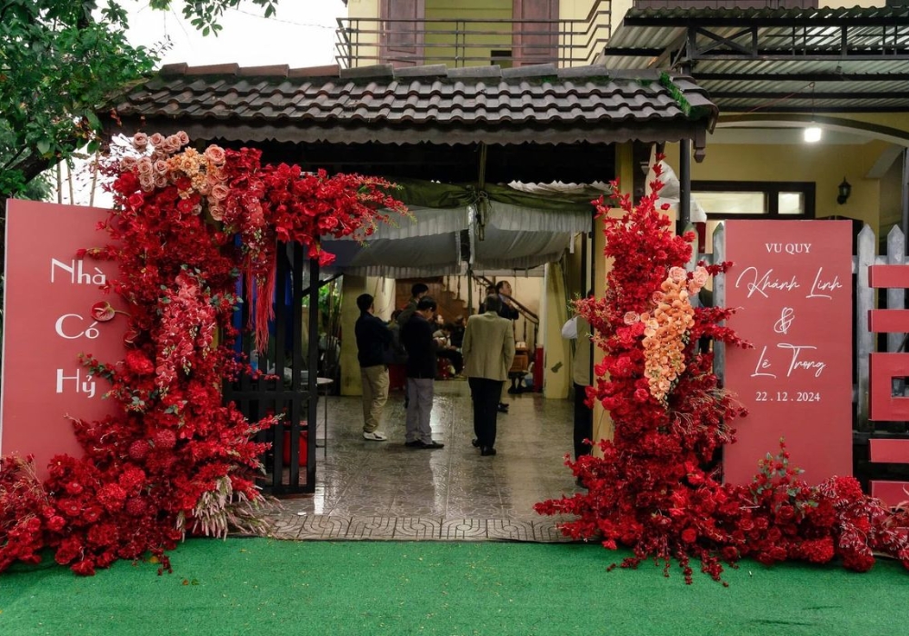 21+ Cổng hoa cưới màu đỏ truyền thống, đỏ trắng, đỏ kem, long phụng 3 Cổng hoa cưới màu đỏ truyền thống 2