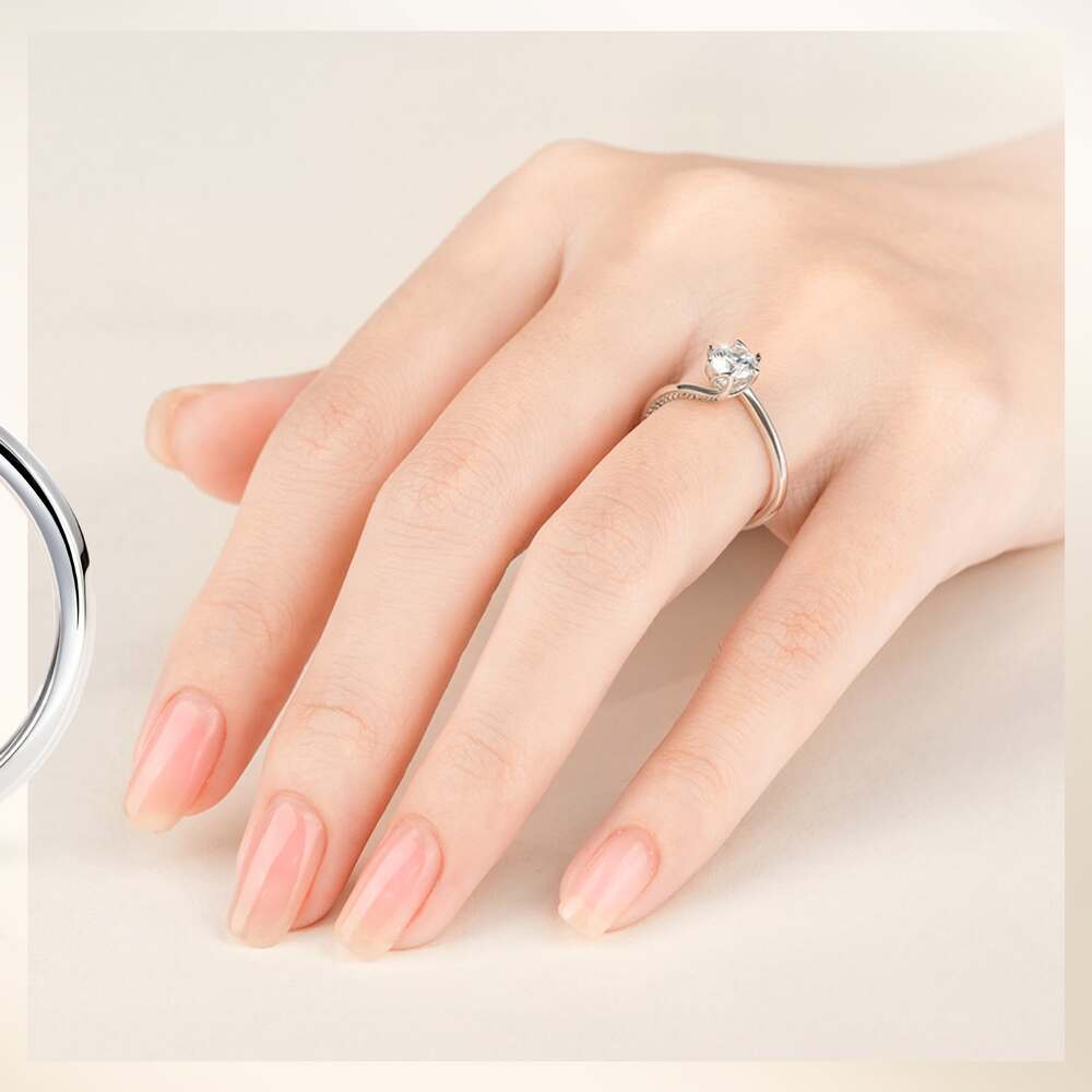 Con trai, con gái đeo nhẫn ngón áp út tay trái hay tay phải? 5 Đeo nhẫn ngón áp út tay phải có nghĩa gì?