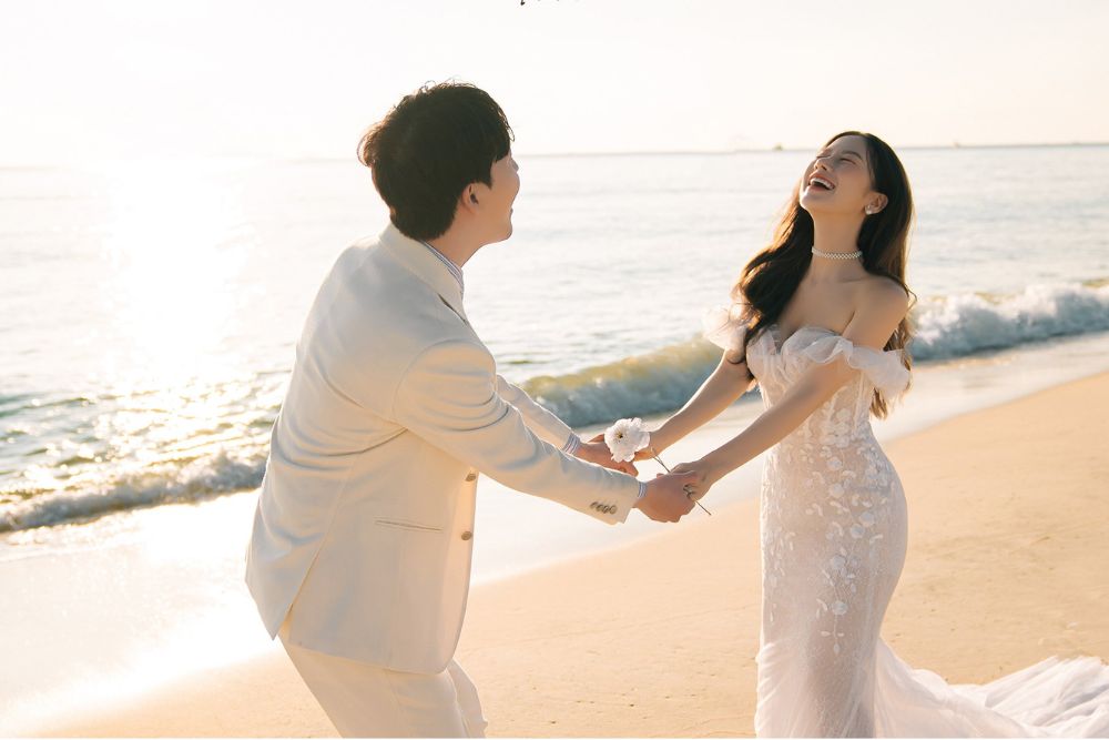 Kỉ niệm 1 năm ngày cưới tặng gì? 20+ món quà ý nghĩa 13 Tranh hoặc ảnh cưới giúp lưu giữ kỷ niệm và tạo điểm nhấn ý nghĩa cho không gian sống.