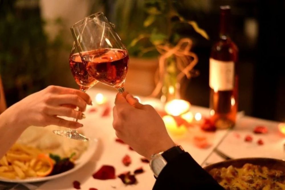 Kỉ niệm 1 năm ngày cưới tặng gì? 20+ món quà ý nghĩa 2 Kỉ niệm 1 năm ngày cưới là dịp để vợ chồng nhìn lại hành trình đầu tiên và vun đắp tình cảm.
